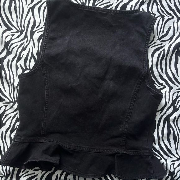 Black Zip-Up Vest - Picture 2 of 2